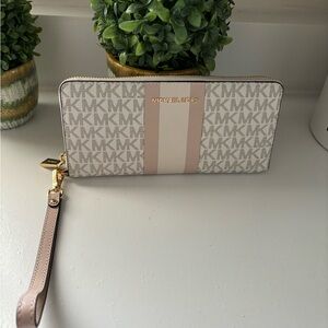 Michael Kors Jet Set Large Travel Continental Wallet